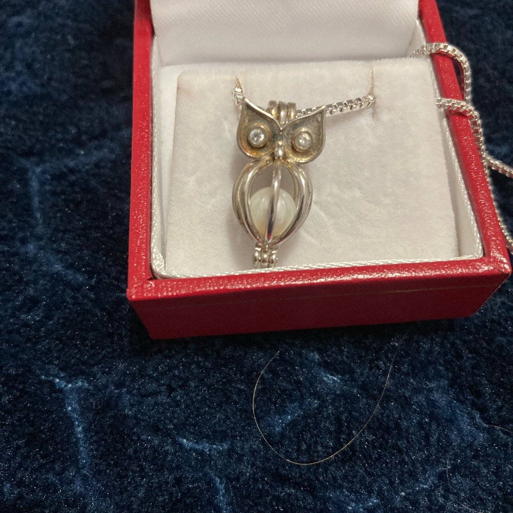 NWOTS Owl Pearl Inside Necklace - Picture 3 of 5